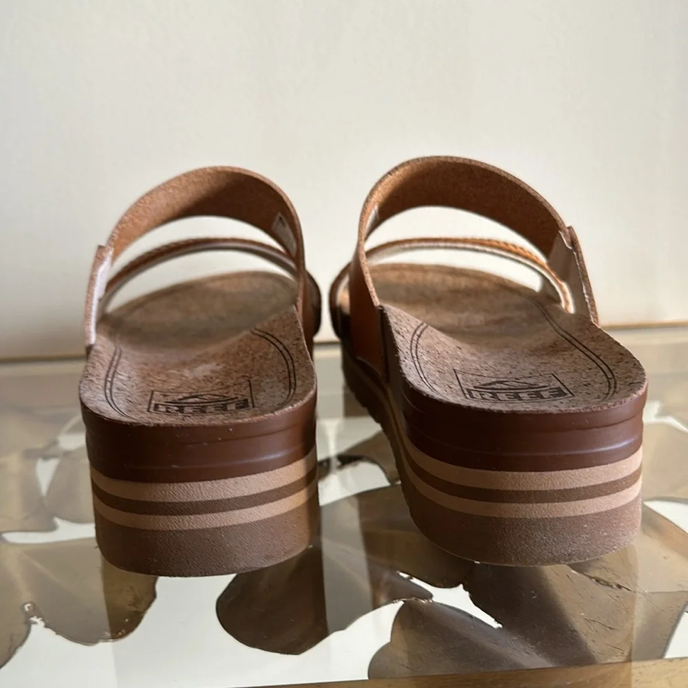 Reef Women's Tan Sandals - Picture 9 of 16